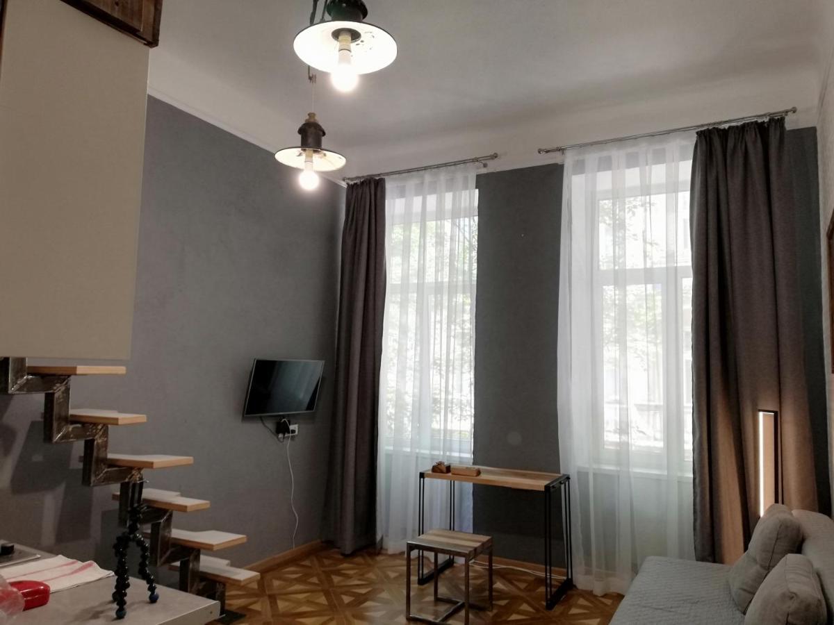 Квартира Лофт 2 Во Львове Bagian luar foto